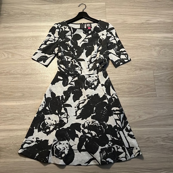 vestido vince camuto precio